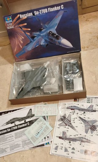Maqueta 1:72 Russian Su-27UB Flanker C - Trumpeter