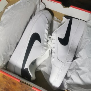 Nike Court Royale T45 Blancas y Negras