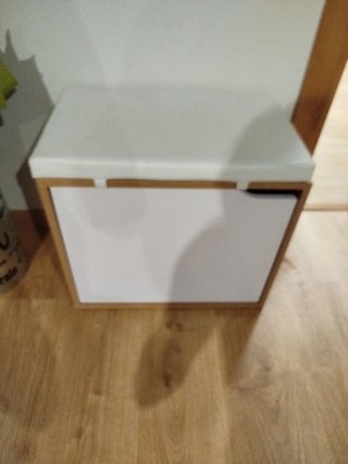 Zapatero de madera y plástico
