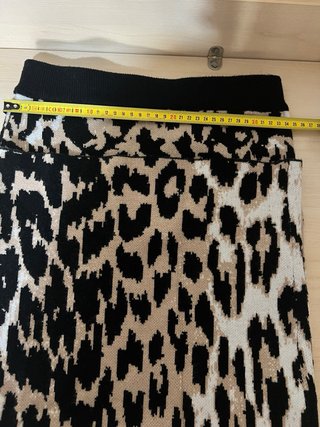 Conjunto punto leopardo crop top y falda
