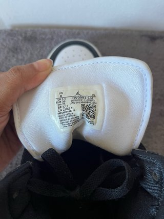 Zapatillas Jordan Mid Negras y Blancas