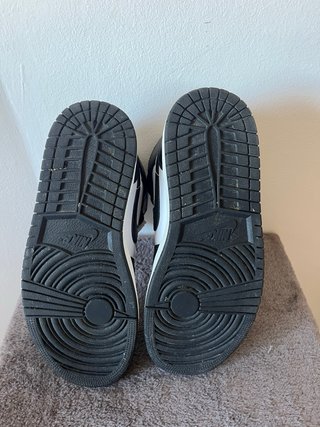 Zapatillas Jordan Mid Negras y Blancas