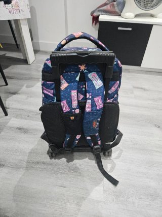 Mochila con ruedas y estampado divertido