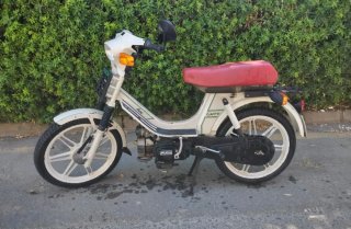 Ciclomotor Puch Maxi-El Blanco/Rojo