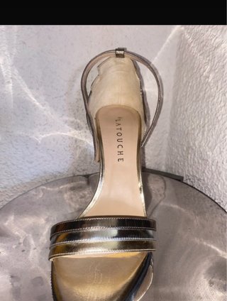Tacones Latouche dorados y plateados