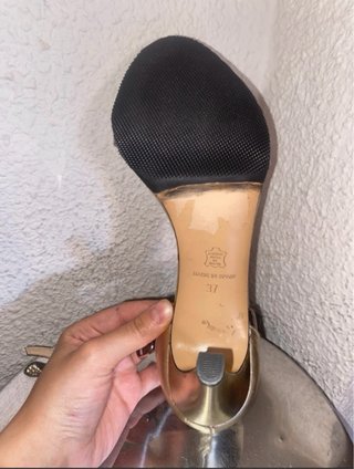Tacones Latouche dorados y plateados