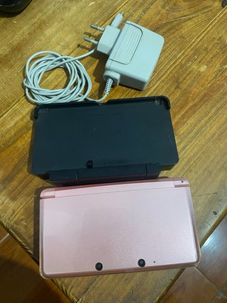 Nintendo 3DS Rosa con Cargador