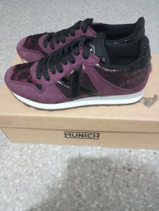 Zapatillas Munich Moradas y Negras