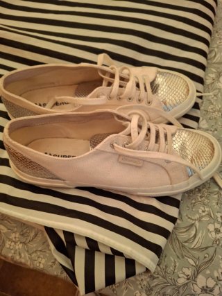 Zapatillas Superga Blancas y Plateadas