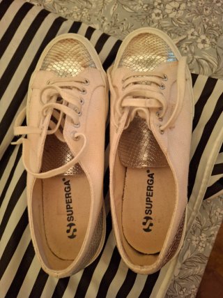 Zapatillas Superga Blancas y Plateadas