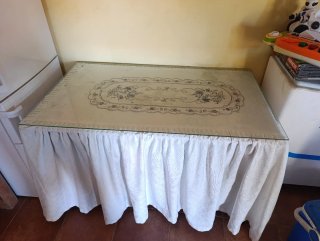 Mesa camilla cristal y tela