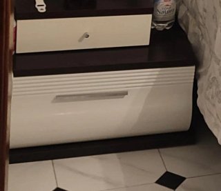 Mesitas de noche blanco y marrón chocolate brillo
