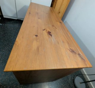 Escritorio madera pino macizo con ruedas
