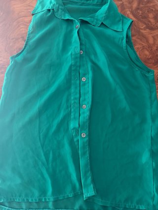 Falda verde militar con cinturón del zara y blusa