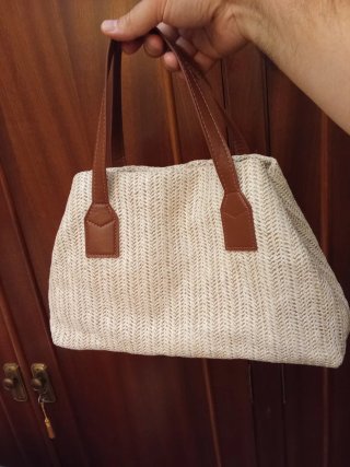 Bolso de mano tejido rafia beige y marrón