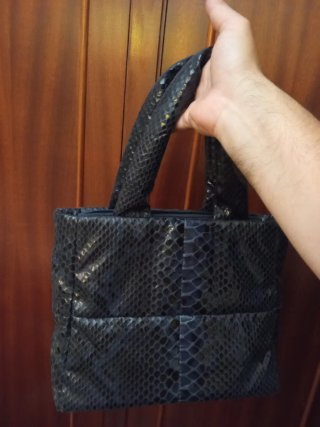 Bolso de tejido efecto serpiente color azul marino