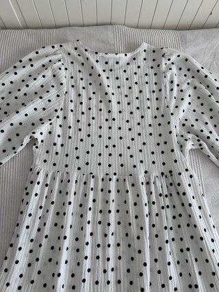 Vestido lunares negros Bershka talla M