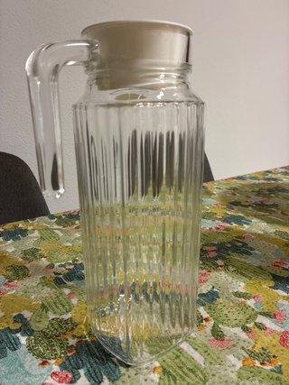 Jarra de agua 1L con tapón