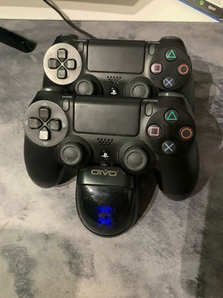PS4 (PlayStation 4) con 2 mandos