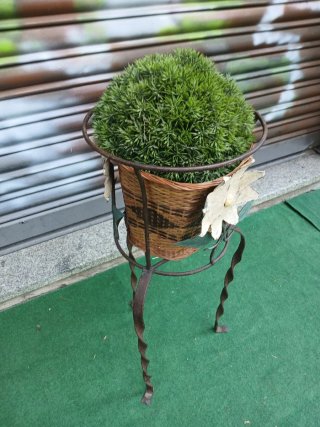 Macetero forja con flores