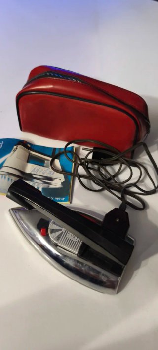 Plancha de viaje vintage con estuche