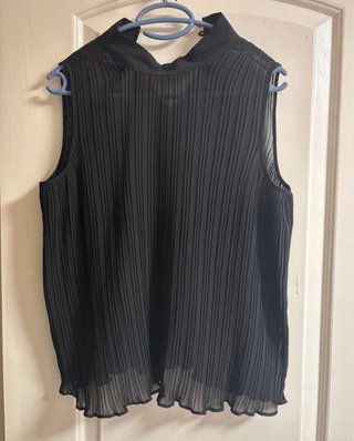 Top plisado cuello alto sin mangas