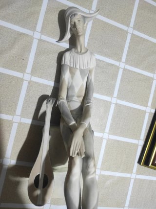 Figura de porcelana Arlequín