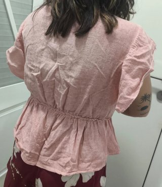 Top rosa cuello pico talla M