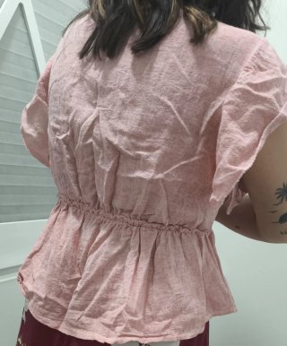 Top rosa cuello pico talla M