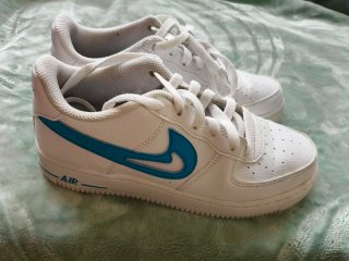 Zapatillas Nike Air Force 1 Blancas y Azules