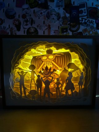 Caja de luz decorativa con diseño de One Piece.