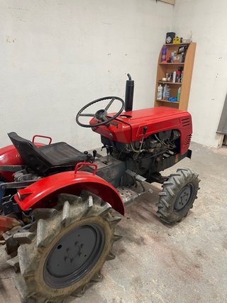 Tractor Kubota Rojo