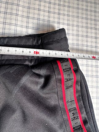 Chándal Jordan Negro con Raya Roja