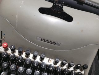 Máquina de escribir Olivetti Lexicon 80