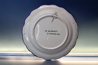 Cerámica Puente del Arzobispo, plato de castañuelas. Firmado M. Álvarez.