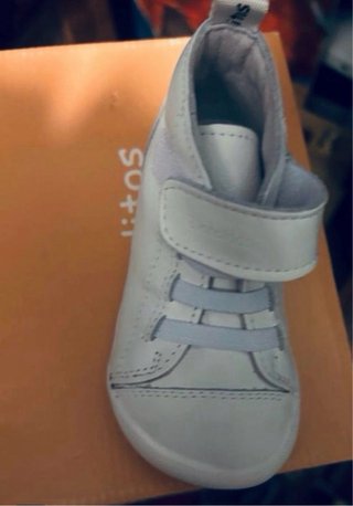 Lote 2 Titanitos barefoot 20 y sneakers 19