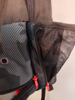 Mochila Kipsta 35L Negra/Roja Camuflaje Nueva