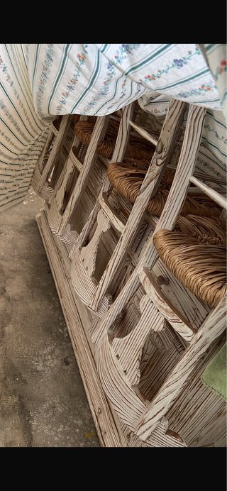 Cómoda de madera maciza y sillas