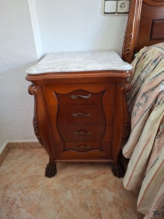 Dormitorio clásico madera maciza y mármol