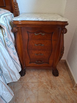 Dormitorio clásico madera maciza y mármol