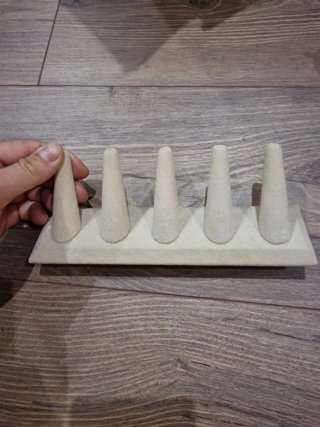 Expositor de anillos beige