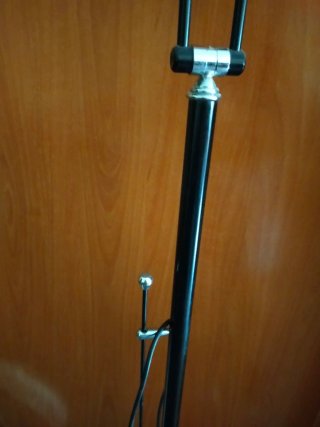 Lámpara de pie moderna negra