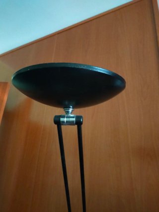 Lámpara de pie moderna negra