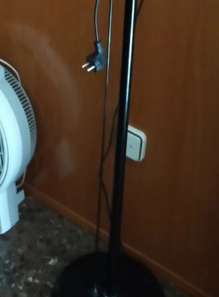 Lámpara de pie moderna negra