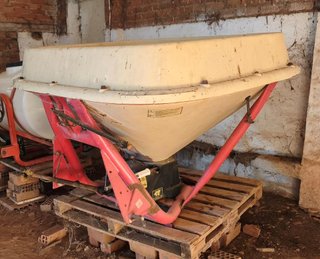 Abonadora pendular Vicon 800 Kgs.
