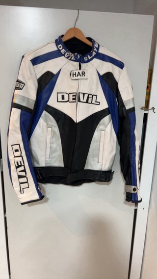 Mono de moto cuero azul y blanco y para la llovia