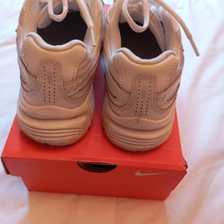 Zapatillas Nike Initiator Plata y Blanco