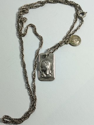 Medalla Virgen Art Déco Plata y Cadena