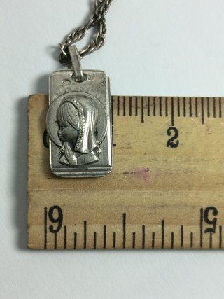 Medalla Virgen Art Déco Plata y Cadena