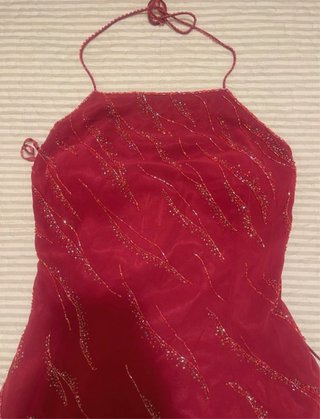 Vestido elegante granate con pedrería
